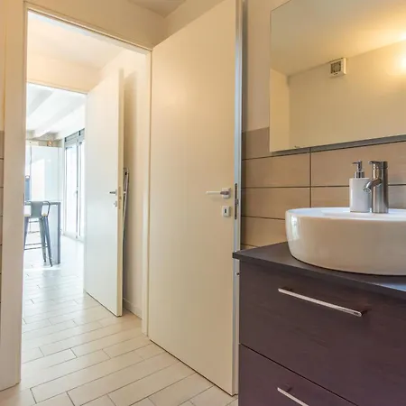 Apartamento I-host - Quintiliano 7 *